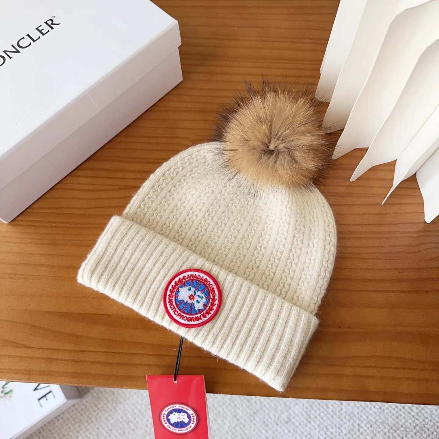 💰74 CANADA GOOSE Canada Goose winter warm cashmere cold hat. Rabbit wool material, thick feel, not easy to deform. Fashionable and versatile couple hat, imported embroidery logo, cashmere cotton yarn, head circumference: 55-58cm